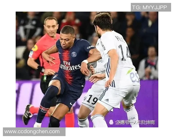 兰斯与斯特拉斯的激烈对决揭示足球战术与团队合作的精彩瞬间 兰斯与斯特拉斯的激烈对决揭示足球战术与团队合作的精彩瞬间