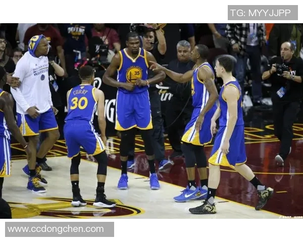 勇士与爵士三场对决比分回顾及精彩瞬间分析